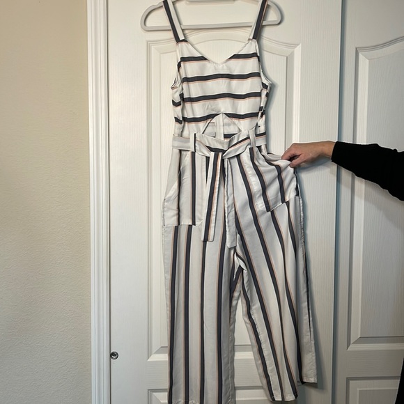 Striped jumpsuit with pockets - Picture 1 of 4